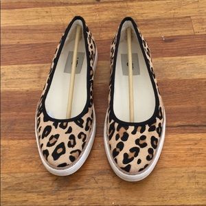 Like new! UGG flats!